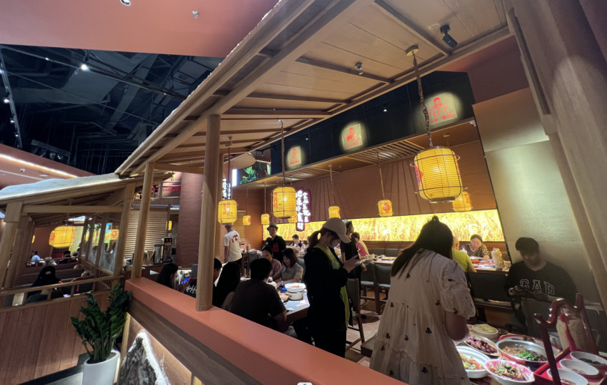 品尝地道的东北味，村口二叔家大馆子上海大悦城店正式开业