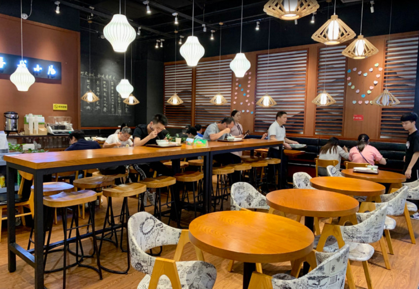 39.9元5荤5素！火锅店搞低价引流，不到一个月就倒闭了