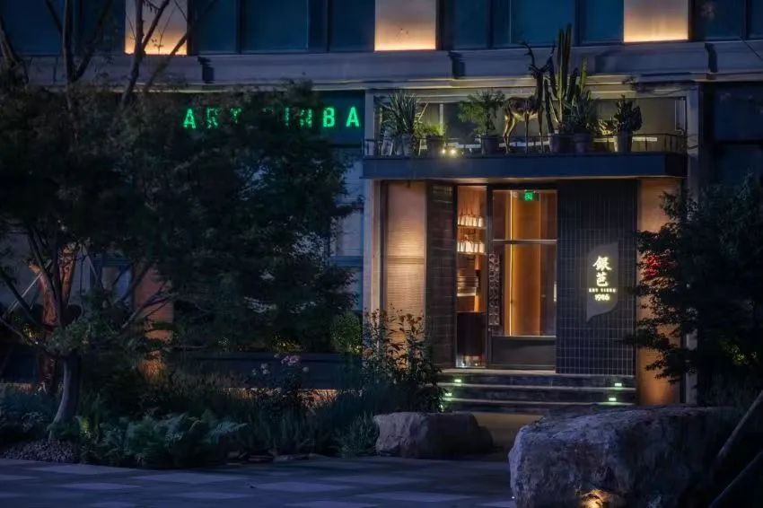 “黑科技”走入“黑珍珠”,激活传统美食的现代化表达