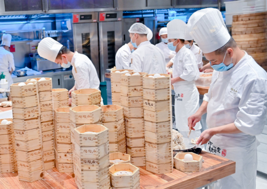 百年老字号陶陶居又升级了!4.0版新店展示手工制作全过程