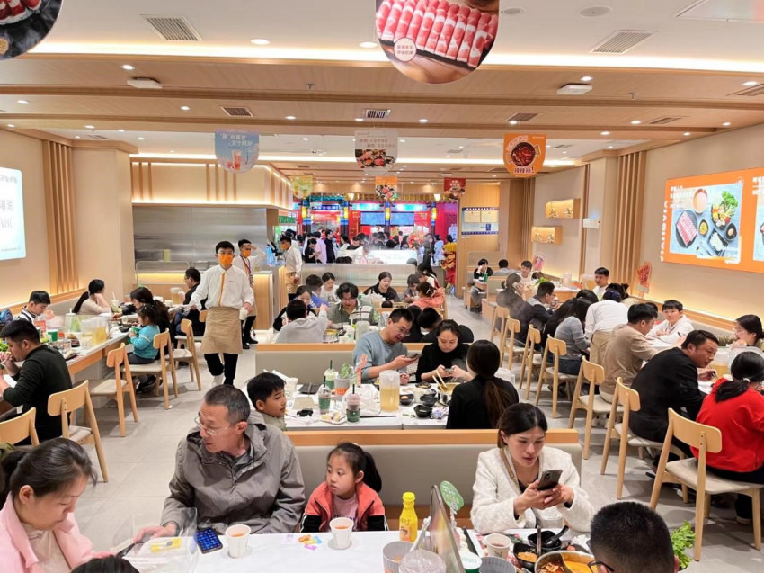 呷哺集团上半年营收增32%,新开超140家餐厅