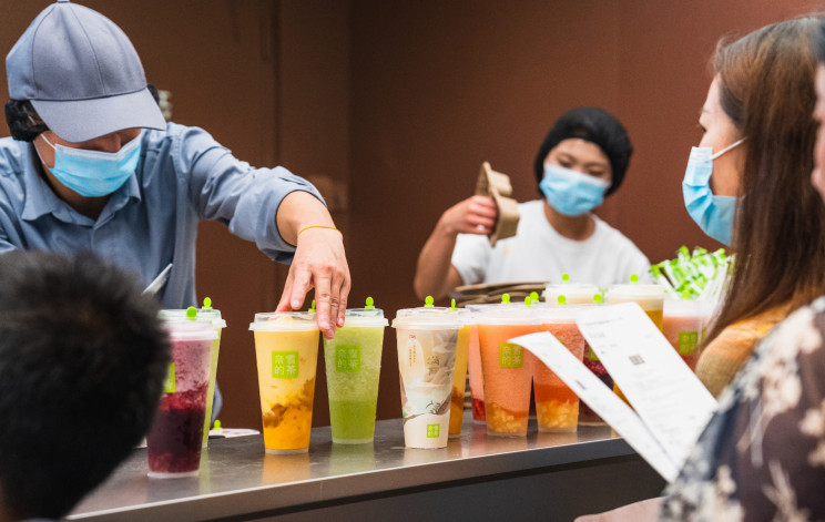 奈雪的茶2023年上半年营收近26亿,门店利润近5亿