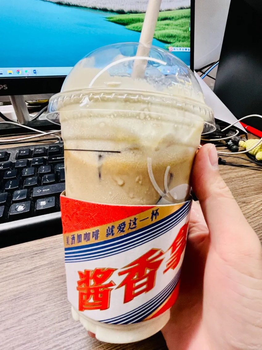 酱香拿铁爆火,茅台为何找瑞幸合作,而不是星巴克?