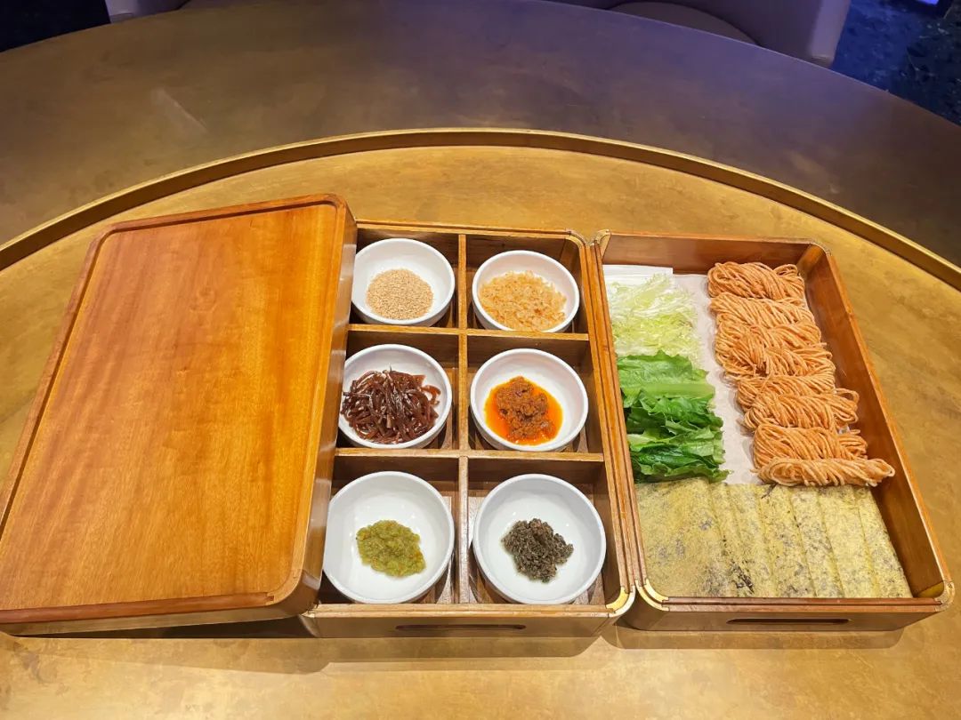 花2.7亿开7家店,这个新鲁菜品牌想把艺术馆搬进餐厅