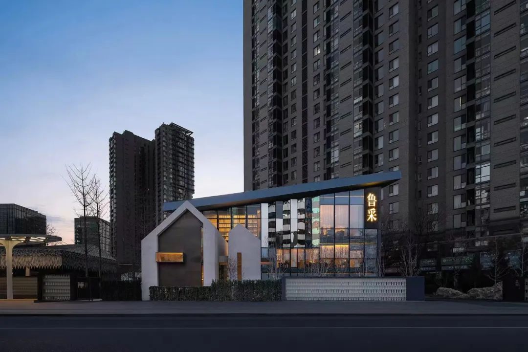 花2.7亿开7家店,这个新鲁菜品牌想把艺术馆搬进餐厅