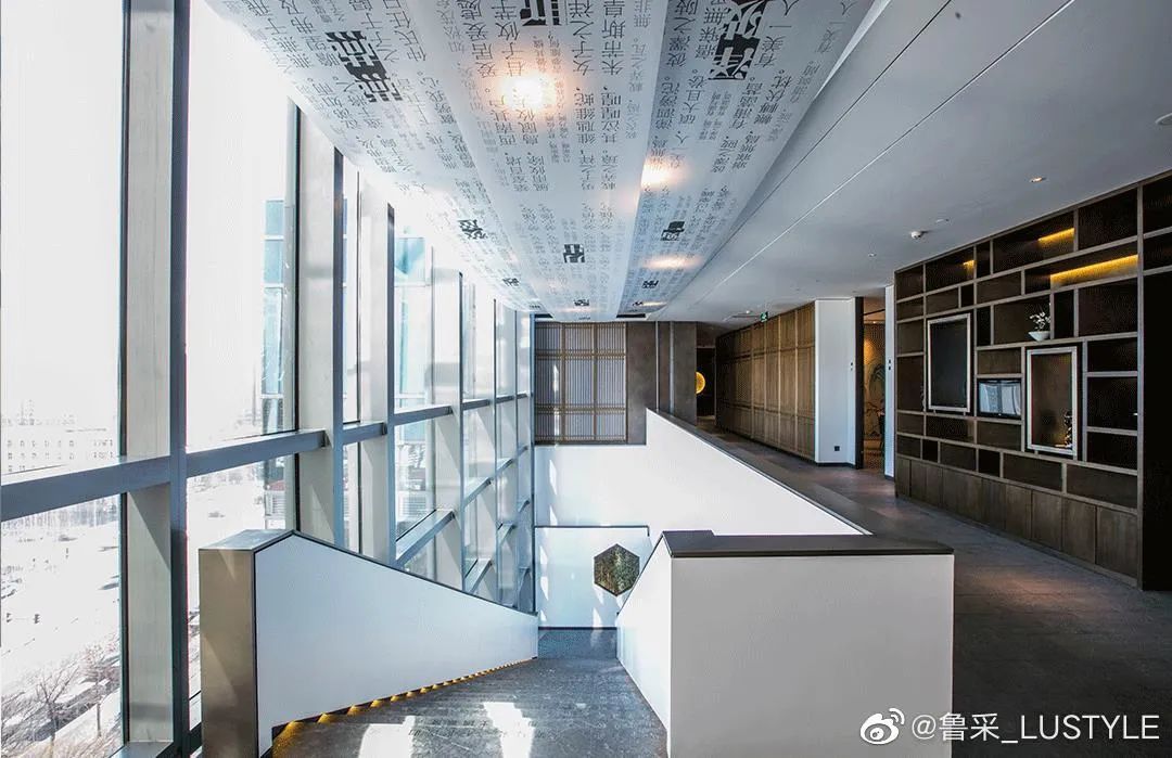 花2.7亿开7家店,这个新鲁菜品牌想把艺术馆搬进餐厅