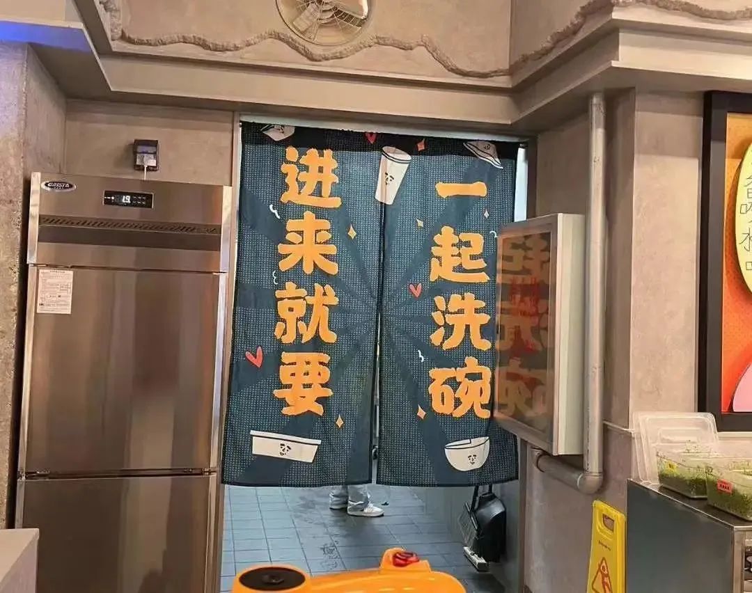 让人年轻,是怂火锅的流量密码