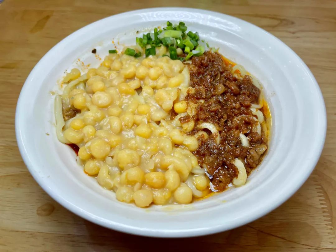 从大公司辞职后,我在成都卖小面,单店月入40万