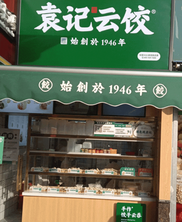 开进停车场、菜市场、村头……火锅店越难找,生意越好?