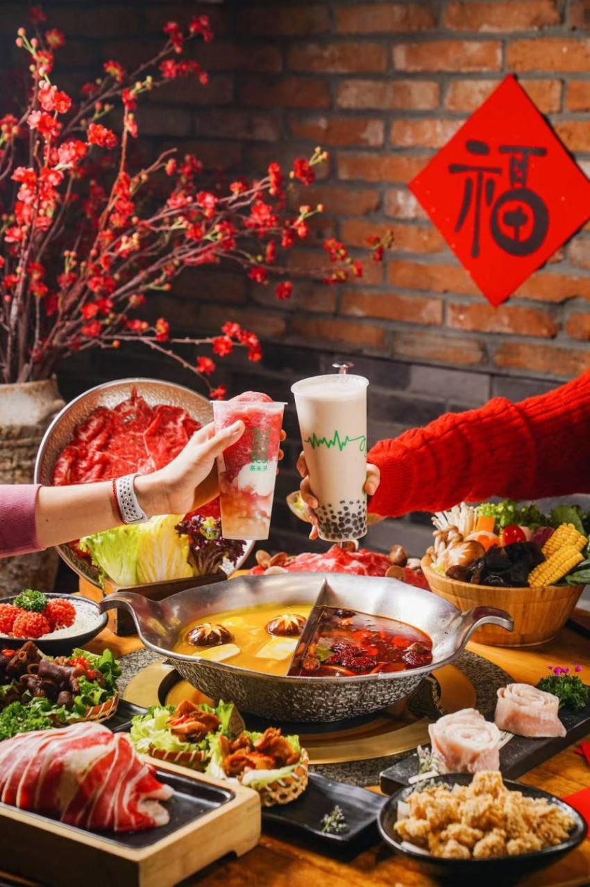 呷哺集团春节接待顾客超180万人次,联名春节档电影《热辣滚烫》团圆餐大卖