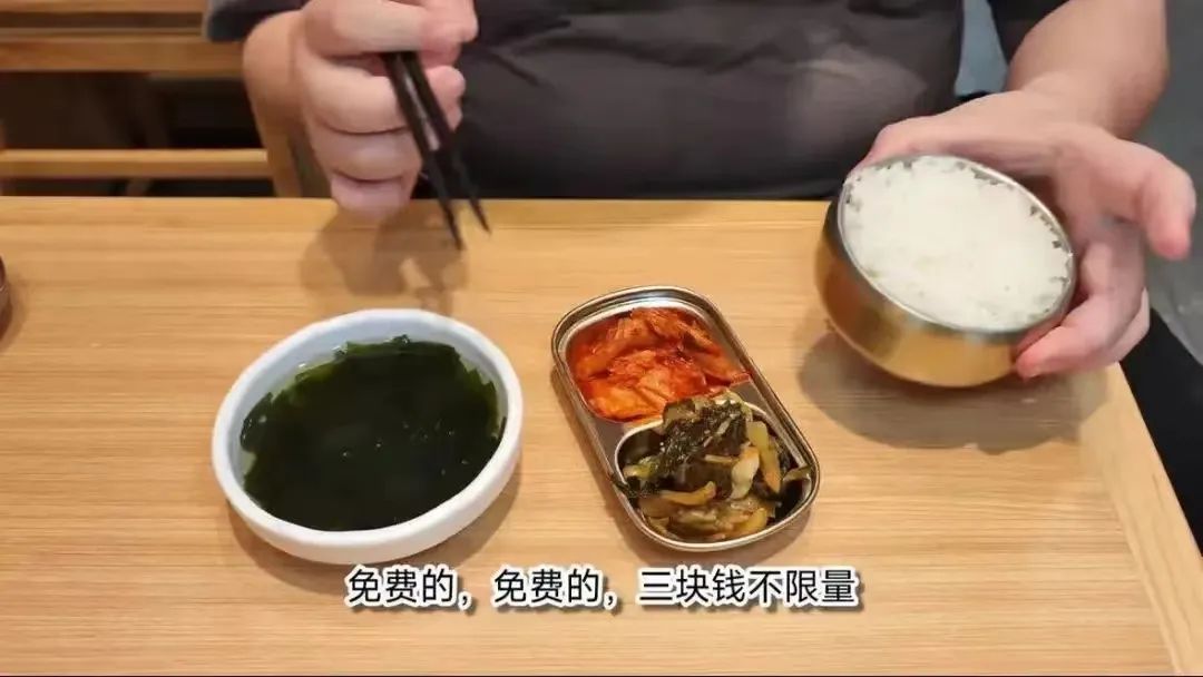 19.9火锅管饱！穷鬼套餐卖疯！老板却赔哭了…