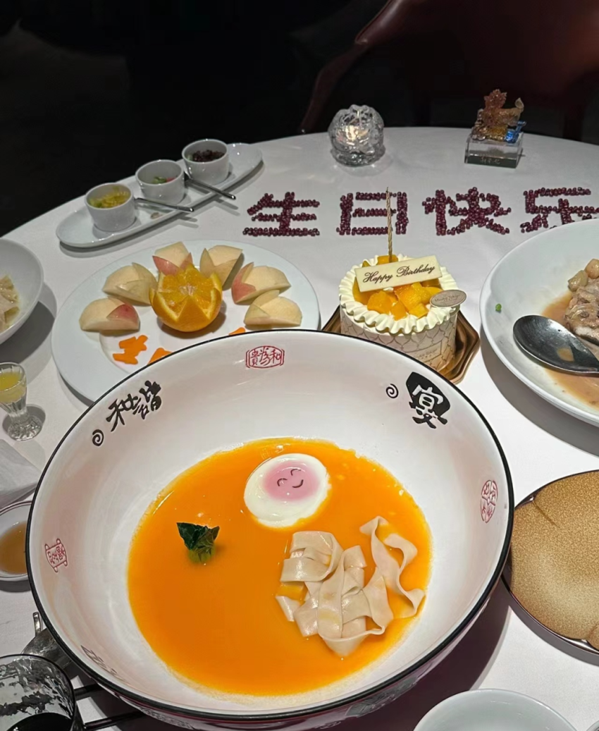 19.9火锅管饱！穷鬼套餐卖疯！老板却赔哭了…